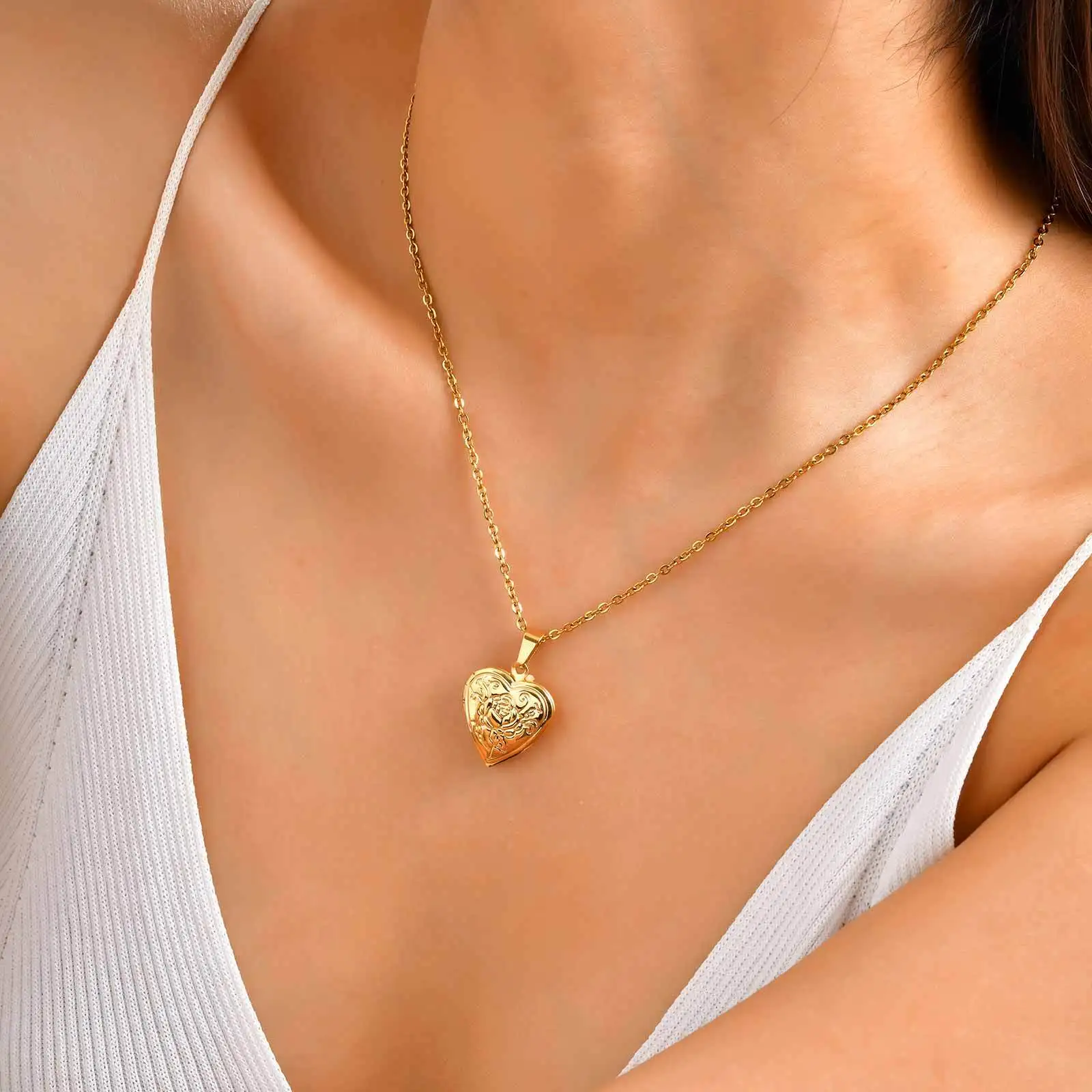 

Personalized Photo Heart Pendants Necklace for Women, Vintage Flower Openable Frame Engraved Picture Locket Necklace