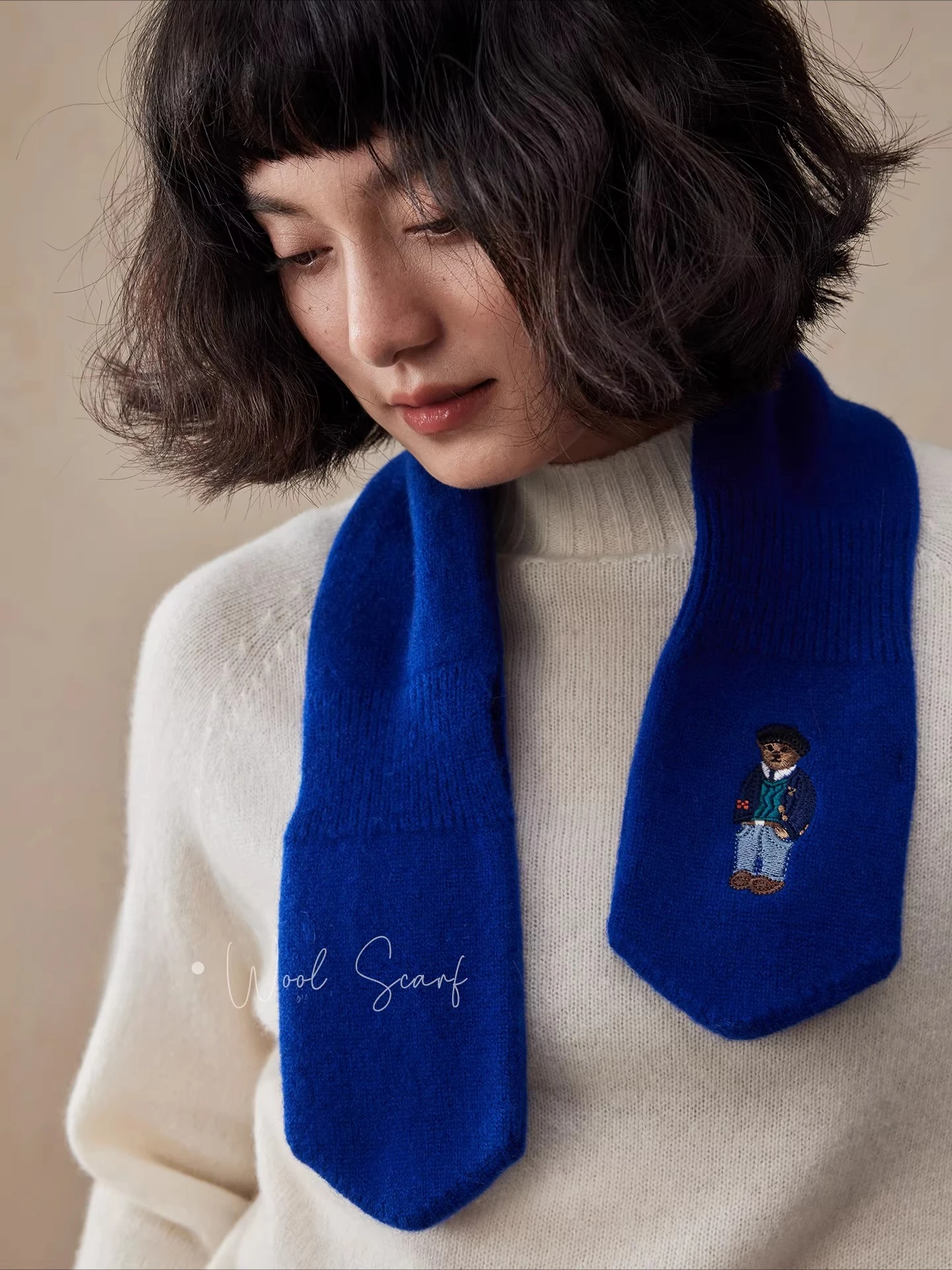 

Age-Reducing Bear Style 100% Superfine Wool Women's Winter Warm Cross-style Neck Gaiter with Embroidery