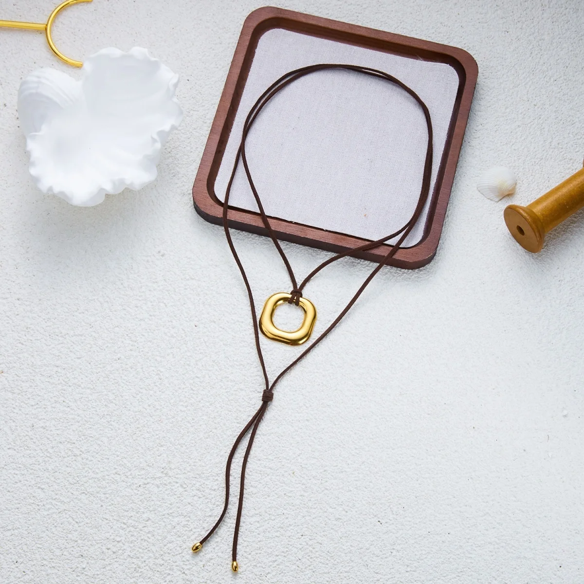 Einfache Halskette mit hohlem Kreis-, Quadrat-, Herz- und Wassertropfen-Anhänger für Damen und Herren, Edelstahl, geometrisches Design, Lederband, Choker-Schmuck – Detail 25