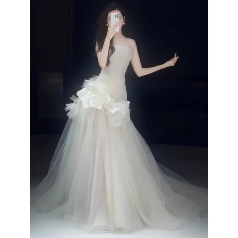 신부 Tulle Mermaid 웨딩 드레스 Sweetheart Pleat and Ruffles가있는 민소매 섹시한 오픈 백 스윕 트레인 시스 가운 가운