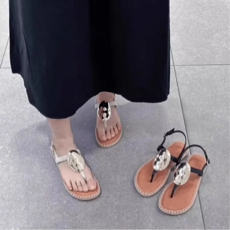 Sandales plates polyvalentes pour femmes, chaussures à la mode, nouveau design de ceinture à un mot, été 2024