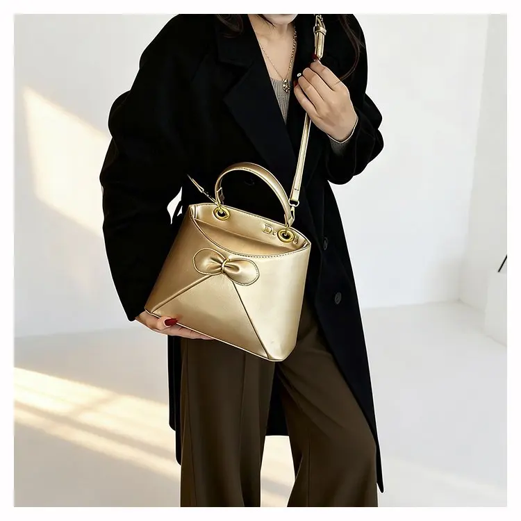 

Light Luxury Women's Small Handbag 2026 New Fashion Minimalist Casual Versatile Shoulder Crossbody Bag