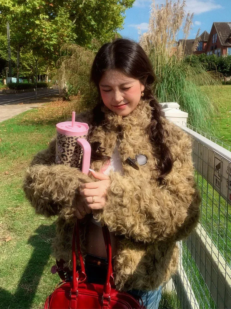 

Корейское женское пальто из искусственного меха ягненка, милое пальто из теплого полиэфирного волокна, длинный воротник-стойка, зимнее пальто...