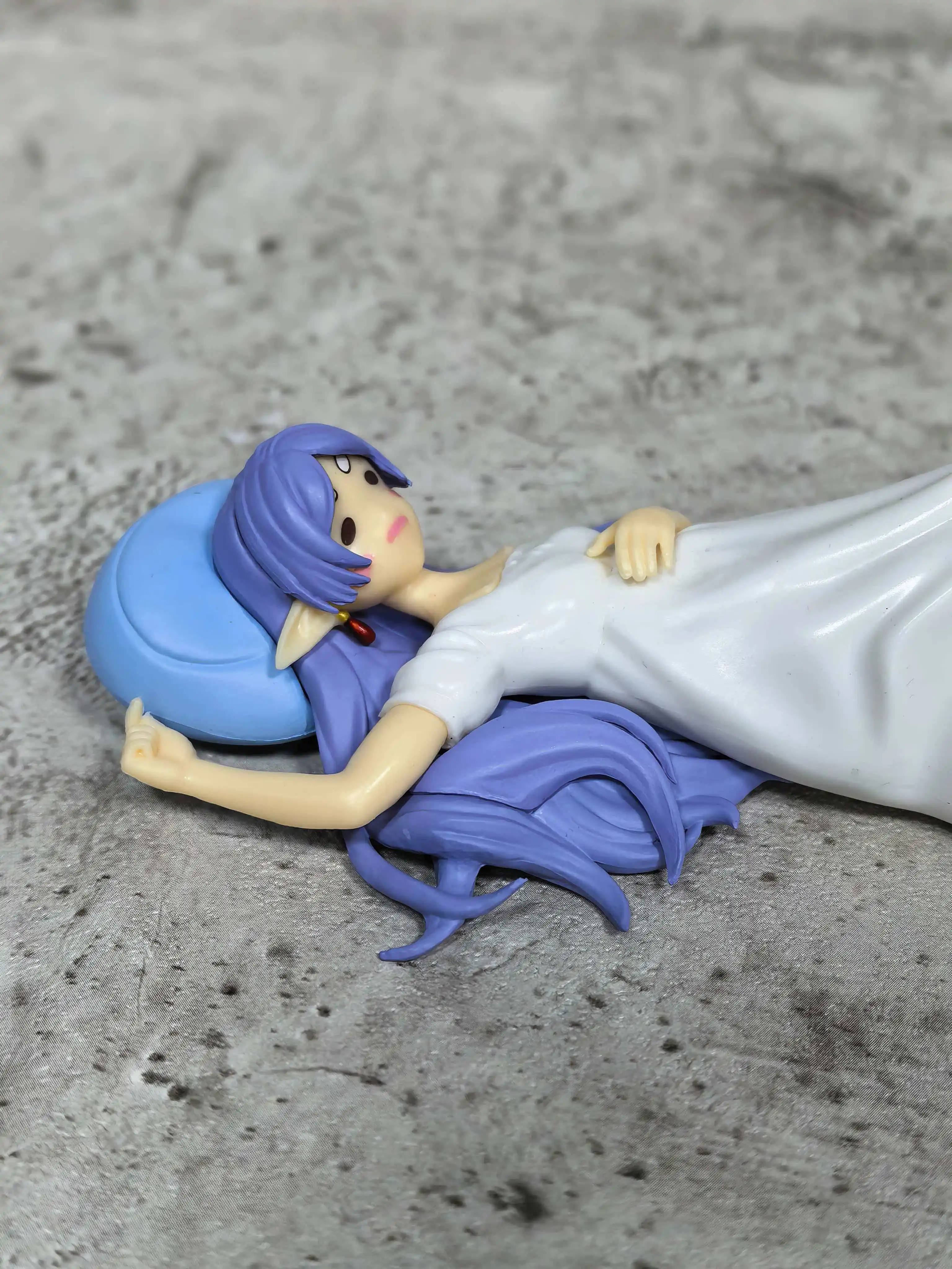 Figure anime Frieren da 17 cm Modello carino posizione addormentata collezione di giocattoli action figure bambole