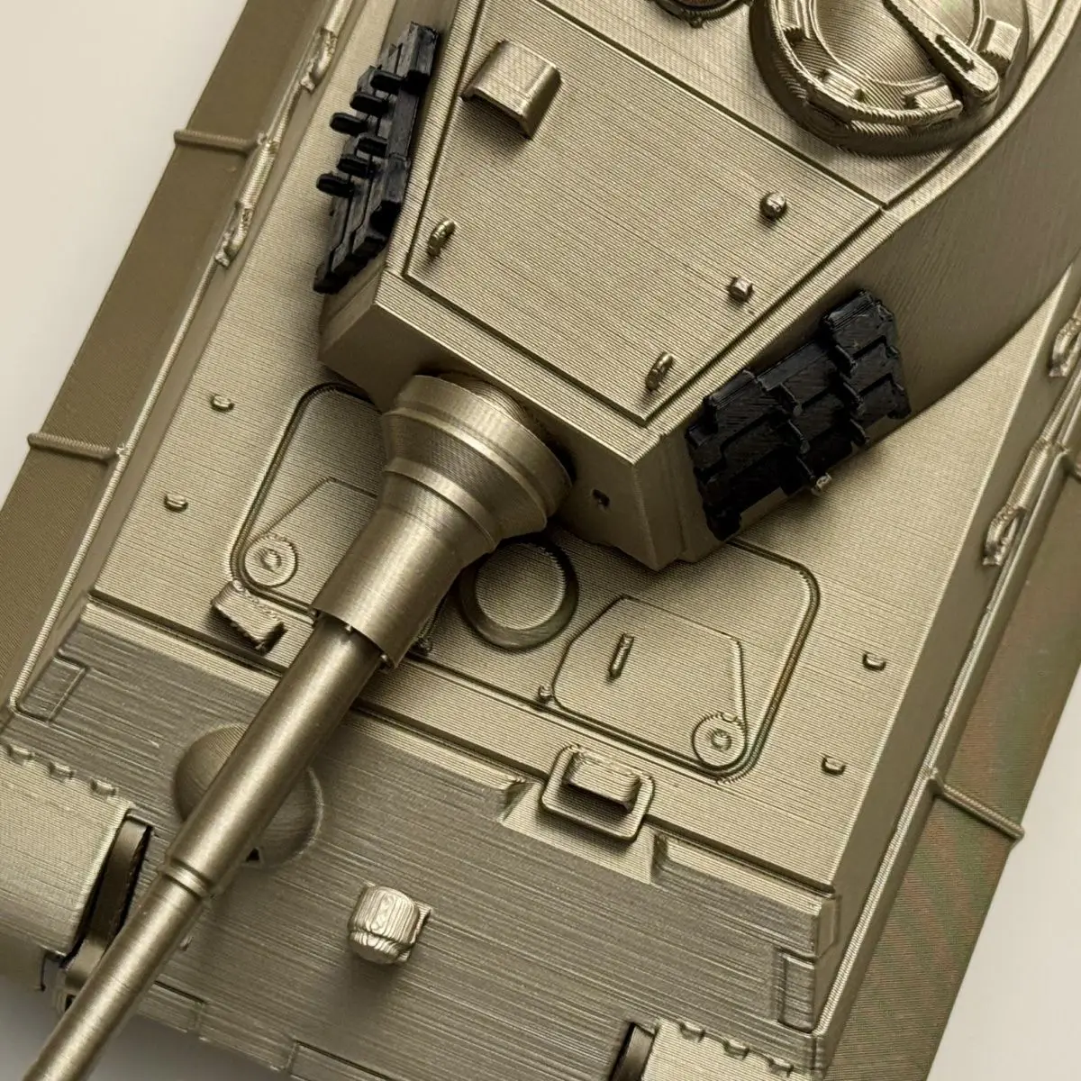 

WWII High Precision King Tiger Heavy Tank Finished Model 1/35 Scale Tiger II Tank with Rotating Turret, Men's Military Fan Gift