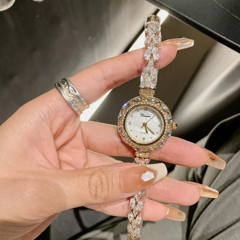 

2024 Crystal Fritillaria Face Bracelet Women Watches Quartz Top Brand Luxury Ladies Watch Rhinestone Elegant Wristwatch For Gift