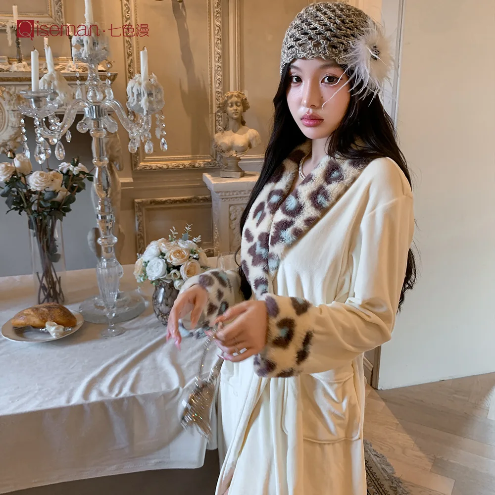 Light luxury high-end island velvet nightgown for women autumn/ winter long Korean home clothes leopard print long robe pajamas