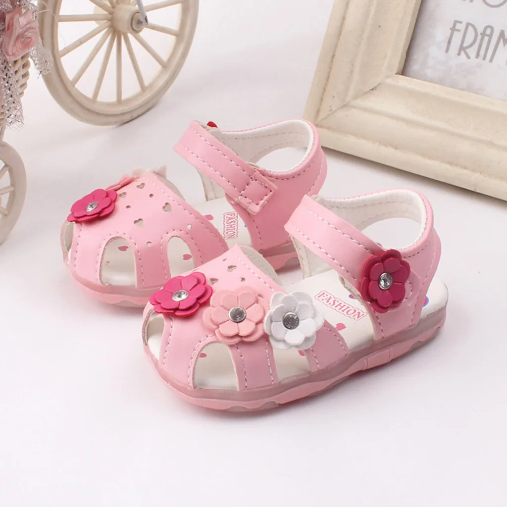 Sandalias Led para bebés y niñas, zapatos de verano para niños pequeños, sandalias de princesa con flores, suaves, zapatos de playa para recién nacidos