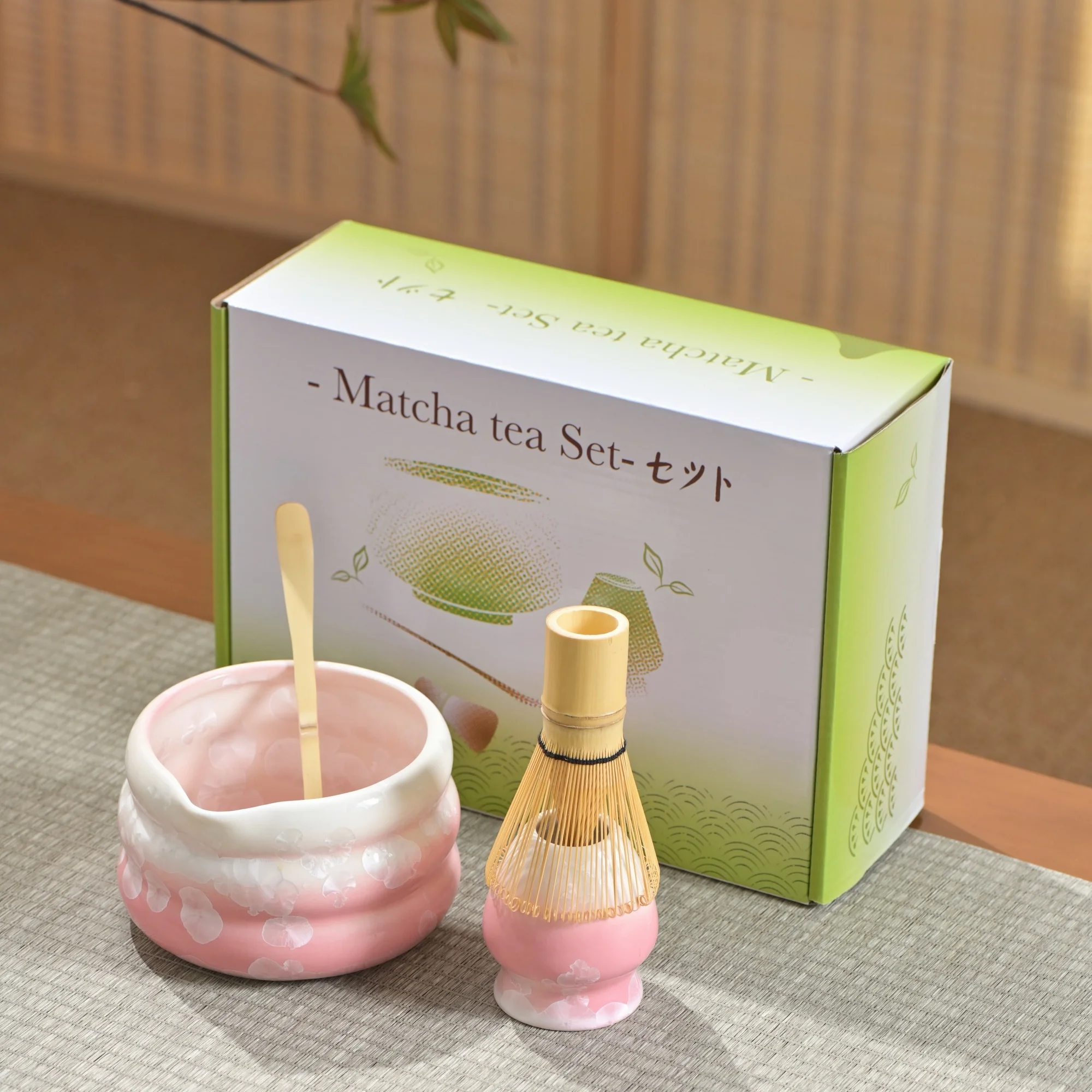 

Подарочный набор из 4 предметов: кристаллическая чаша матча трансформированной печи — керамическая чаша с бамбуковыми инструментами, первый выбор для чайных хлопьев