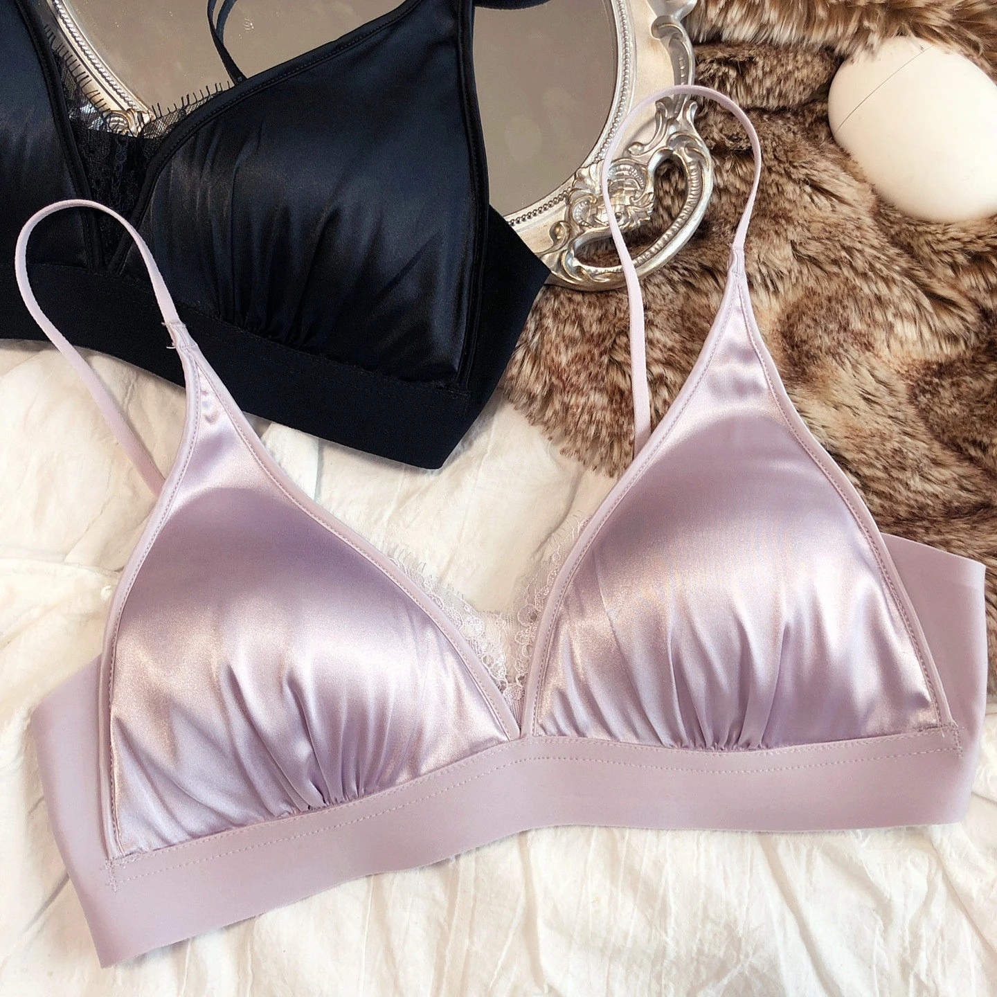 Luxuriöser Seidenstoff Damenunterwäsche Sexy Spitzen-Triangel-BH Push-Up-BH Sommer Nahtlose Komfort-Lingerie Tiefer V-Ausschnitt Drahtloser BH