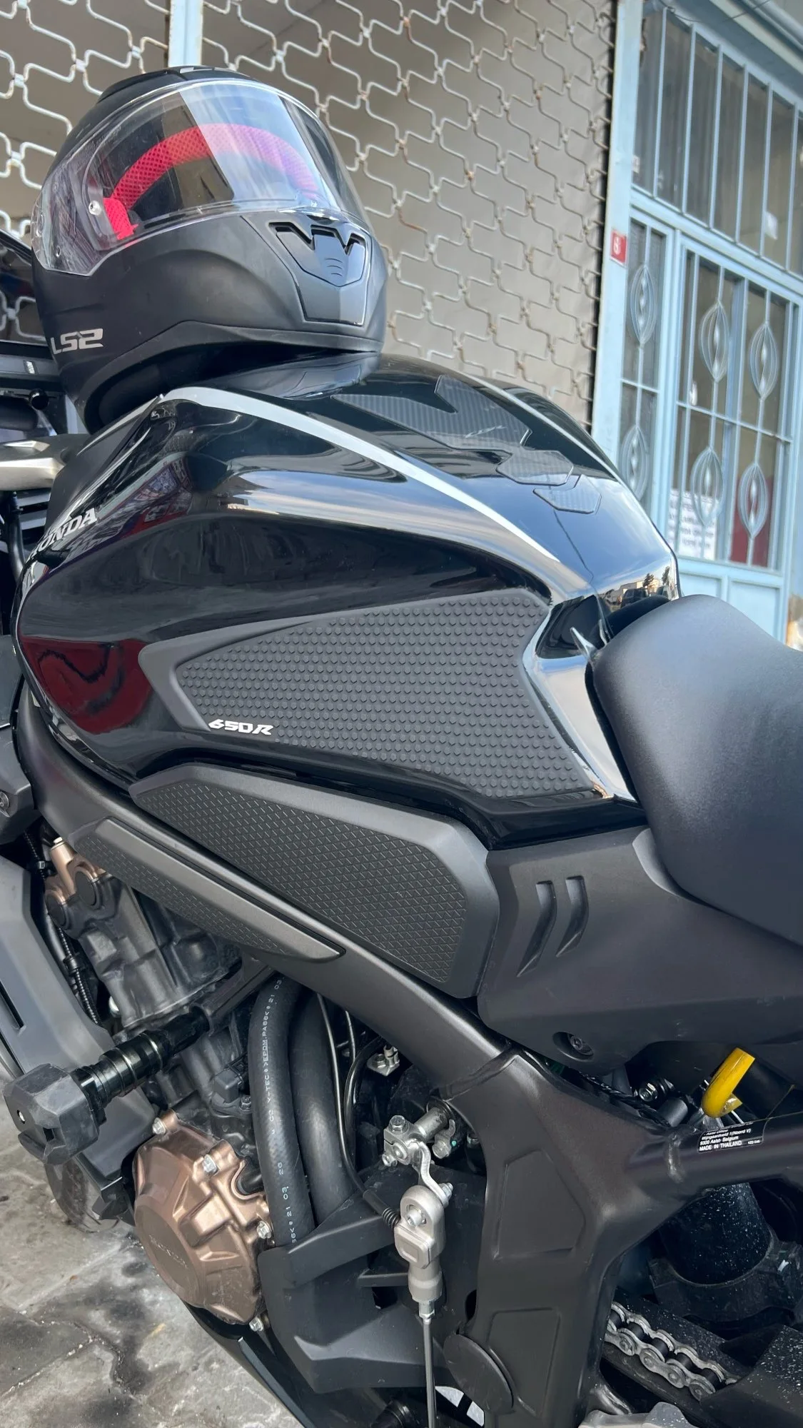 Bantalan pegangan tangki untuk HONDA CBR650R CB650R 2019-2023 bantalan traksi sisi stiker tangki pelindung 3M