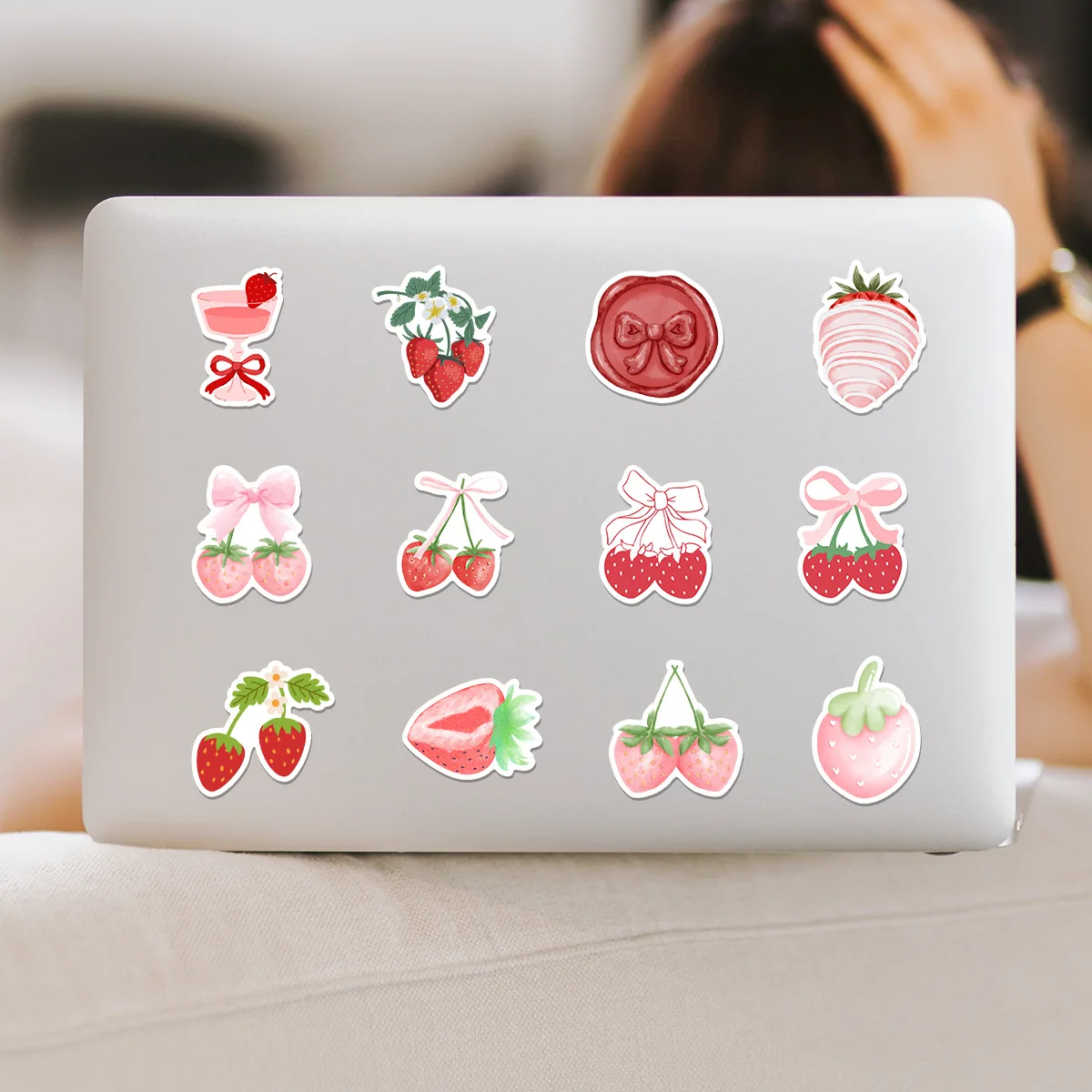 สติกเกอร์กันน้ำลายผลไม้สตรอว์เบอร์รี 50 ชิ้น ลายการ์ตูน สำหรับตกแต่งสมุด โทรศัพท์ กระเป๋าเดินทาง แก้วน้ำ กีตาร์ ของเล่นเด็ก