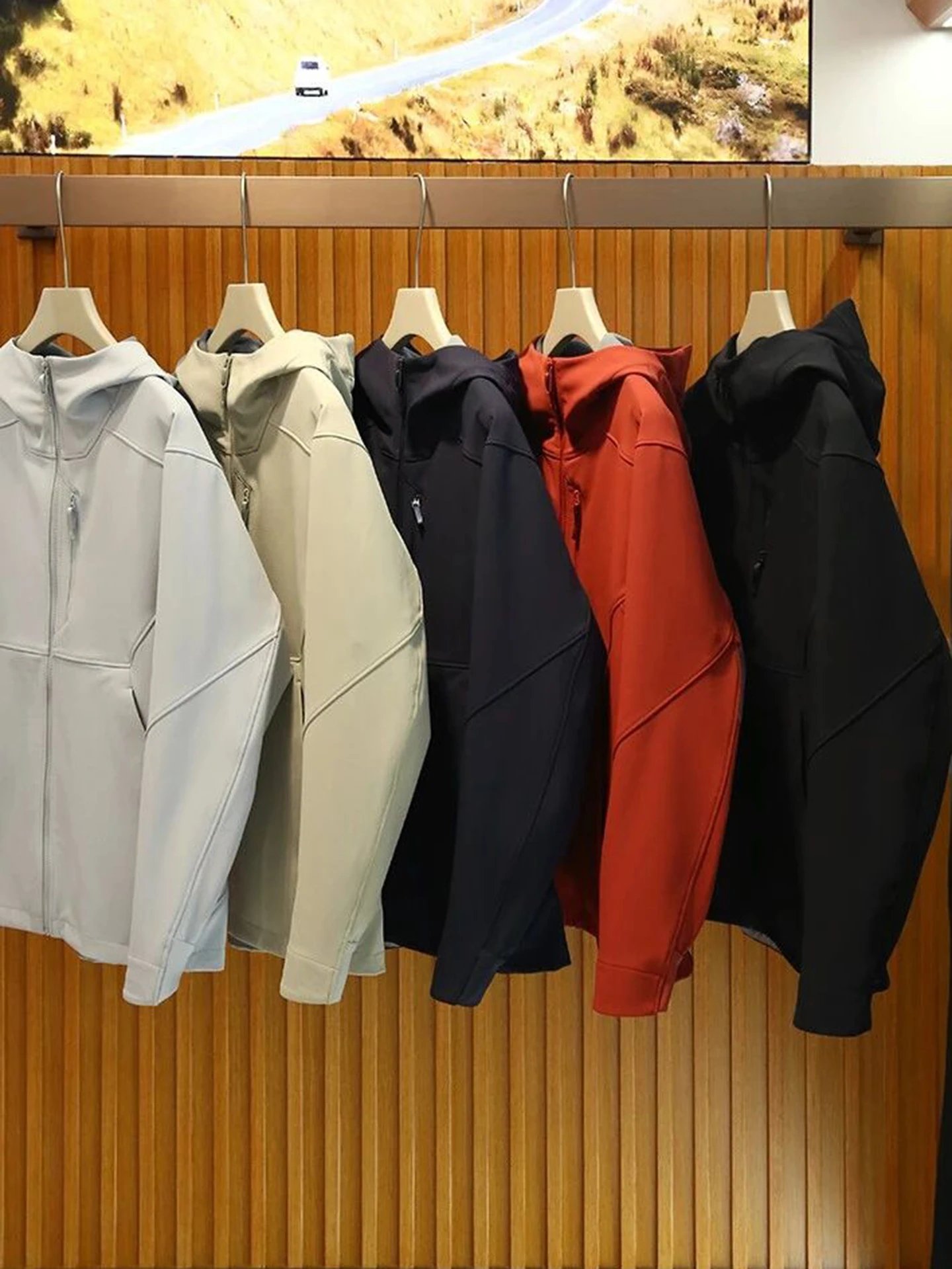 

Men's Outdoor Soft Jacket 3D Tailoring Thin Fleece Autumn Winter Windproof Waterproof Hooded Zipper Closure Long Sleeve...