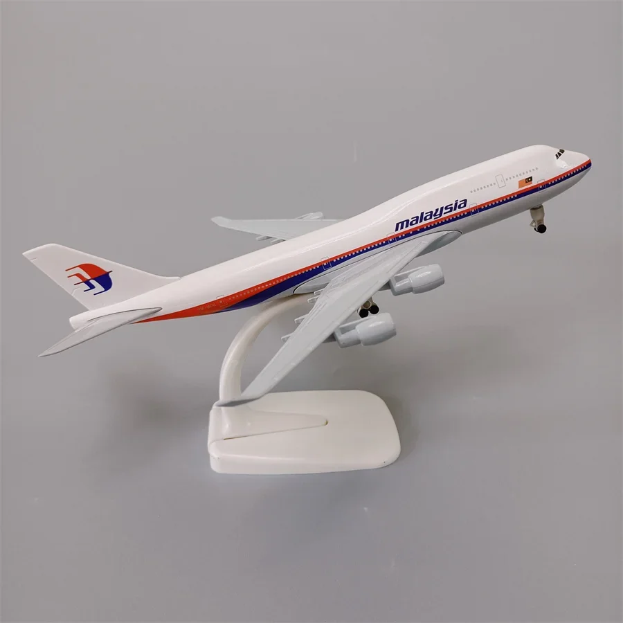 20cm Air Malaysia Airlines Boeing 747 B747 Airways Alloy Metal Airplane Model Diecast Air Plane Model &Wheels Aircraft Aeroplane