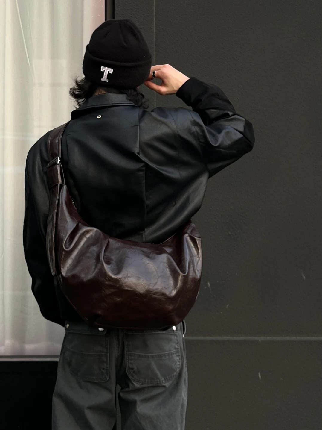 

NIN Design Vintage Tote Bag Unisex Underarm Moon Shape Hobo Bag Casual Style Single Shoulder Handbag PU Leather Color