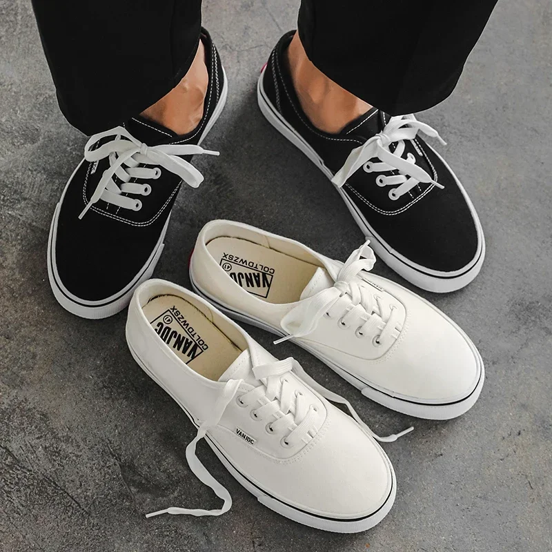 

Classic Series of Flat-heeled, Low-top, Round-toe, Lace-up Men's Casual Vulcanized New Two-tone High-quality Sneakers