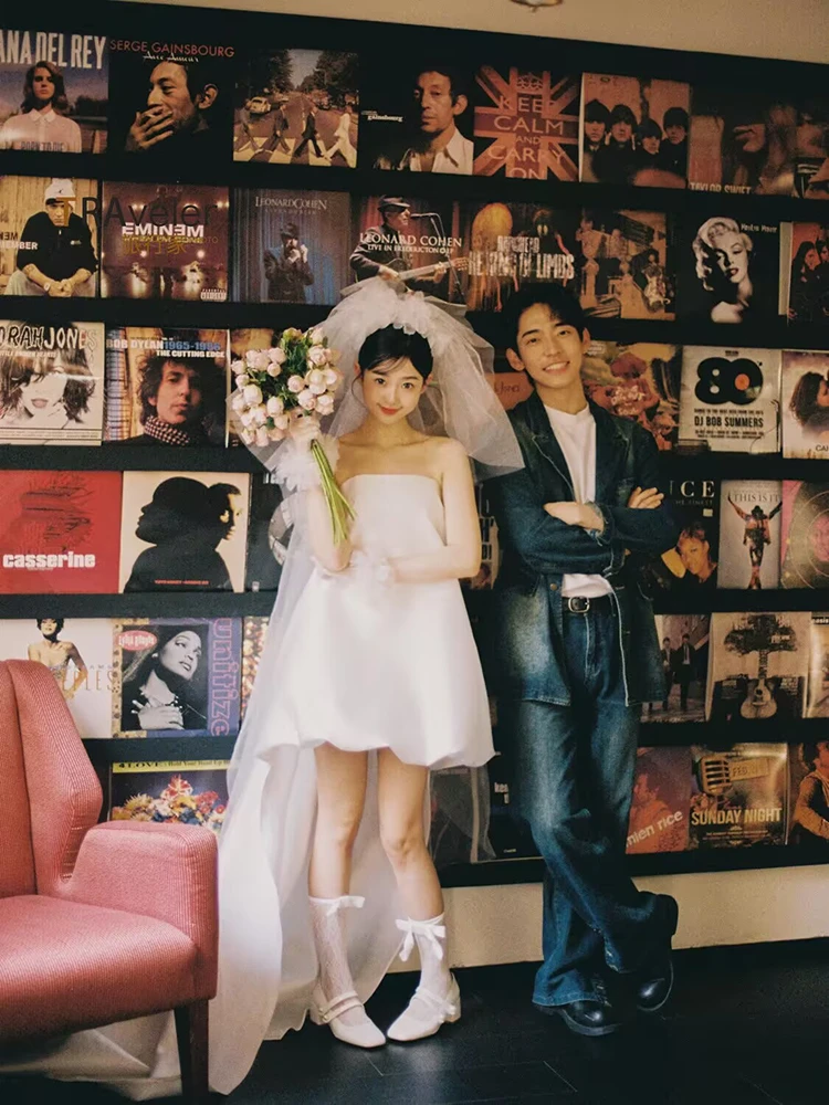 

2026 New Couple Retro Film Style Personality Emotion High-End Sensation Small Audience Wedding Dress Photo Studio Clothes
