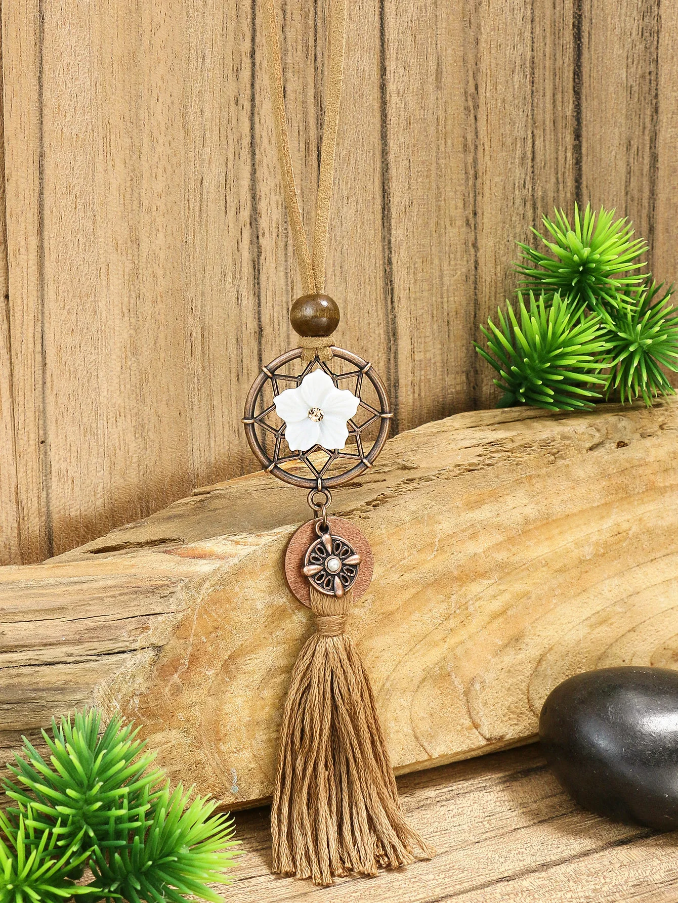 Ethnic Holiday Style Hollow out Pendant with Small White Flower Necklace Retro Holiday Tourism Daily Wear