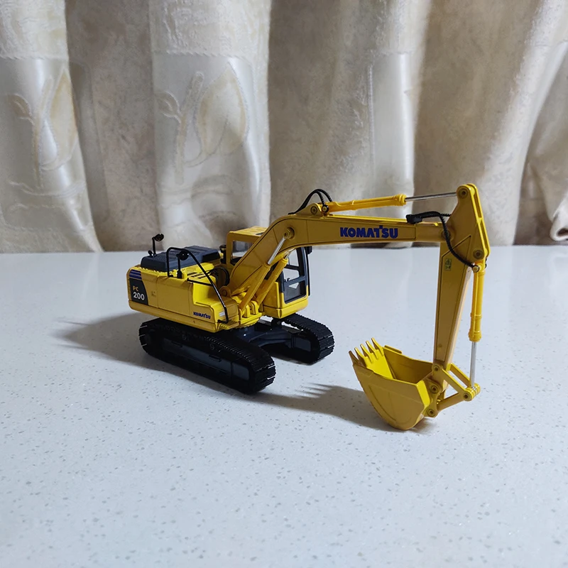 1:43 Scale 2021 KOMATSU PC200-8M0 Excavator Alloy Engineering Truck Model Diecast Toy Collectible Ornament Souvenir