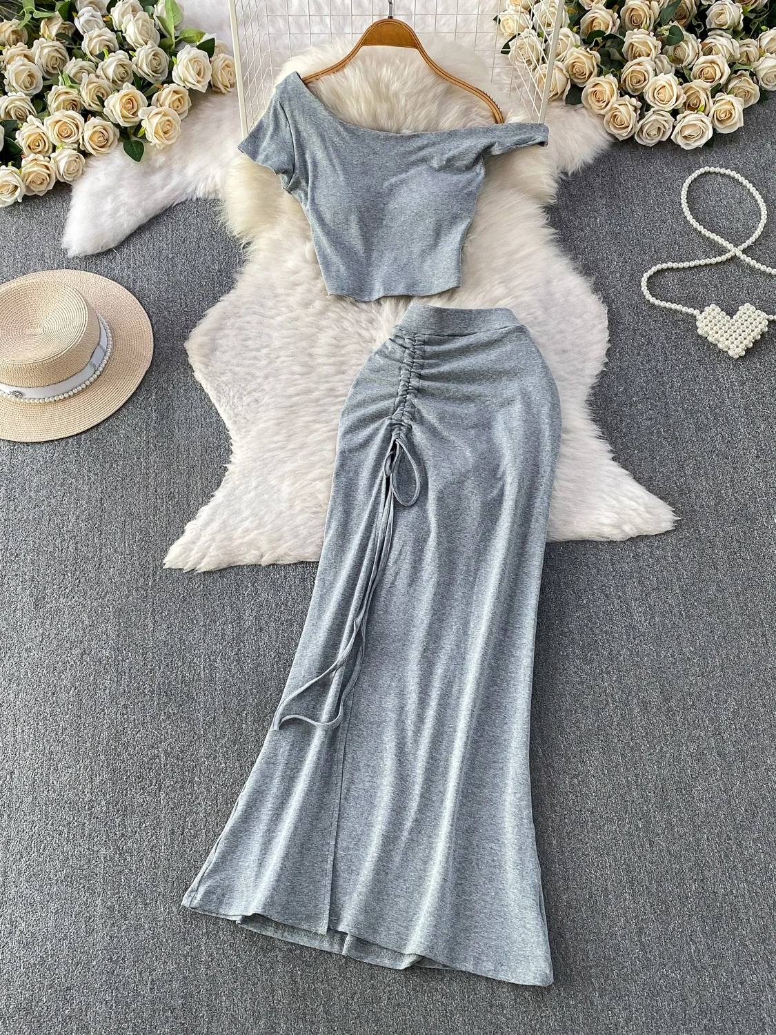 

Sexy Alluring Clavicle Baring One Shoulder Short Sleeve T Shirt Elegant Pleated Split Anti Exposure Long Skirt Set Fashionabl...