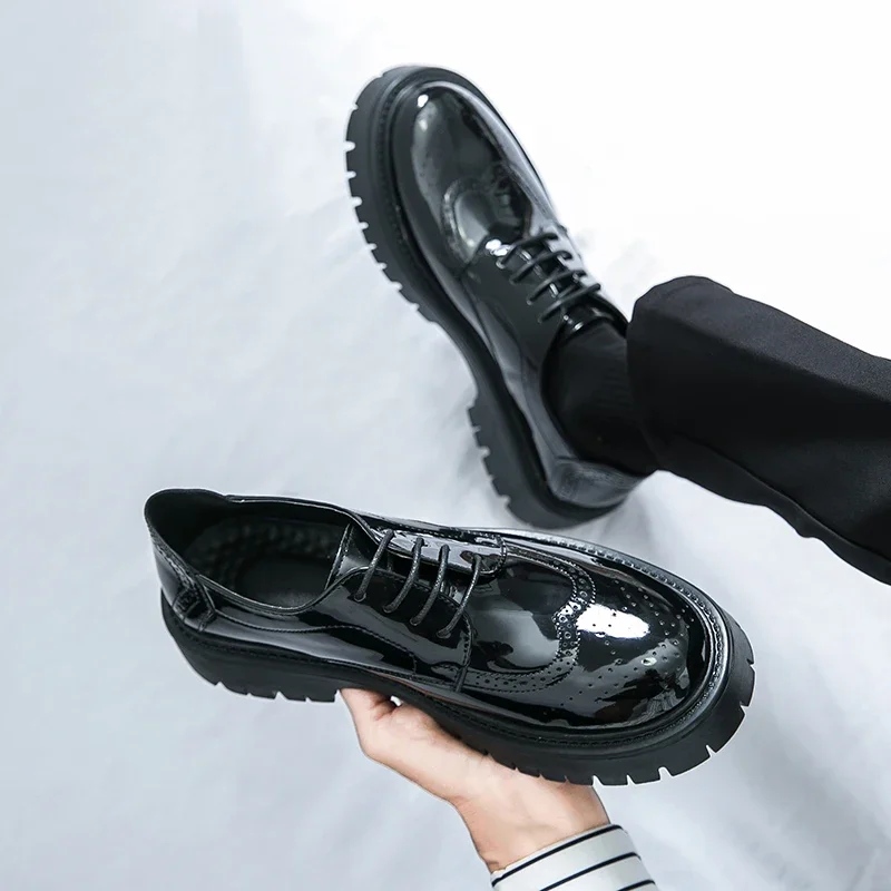 أحذية جلدية للرجال بنعال سميكة تزيد من النمط البريطاني بروك فستان الأعمال أسود كبار الشعور أحذية الزفاف العريس 46 ياردة