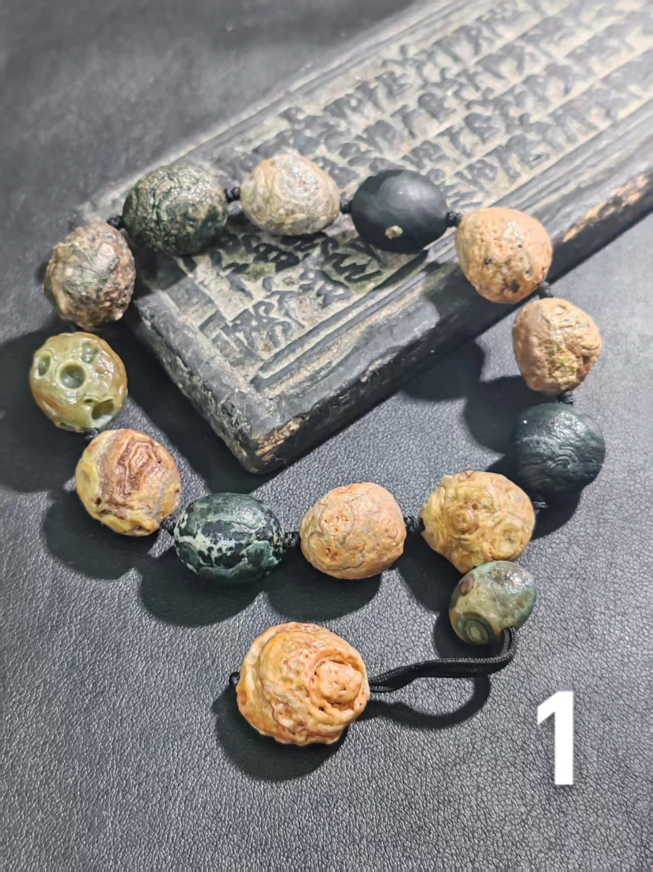 

1pcs/lot Jewelry High-Quality Bracelet Premium Rare Nearly Round Natural Gobi Stone Curious Stone Agate Alxa Stone Unisex Gift