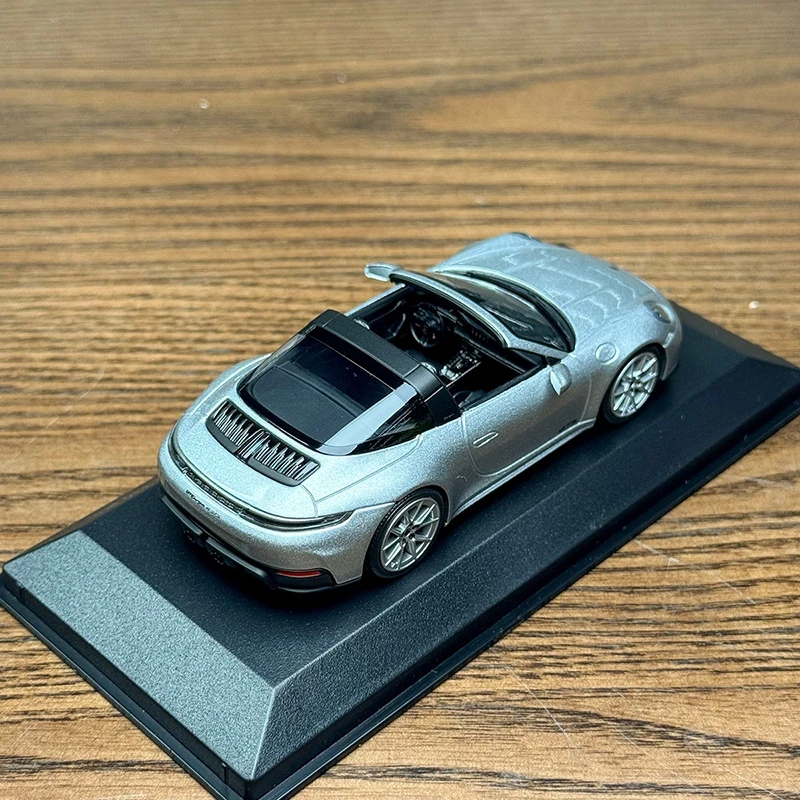 Minichamps 1/43 Bilancia 911 992.2 TARGA 4 GTS Modello di Auto in Lega Collezione Statica Decorato Regali di Festa Giocattoli Regalo di Souvenir