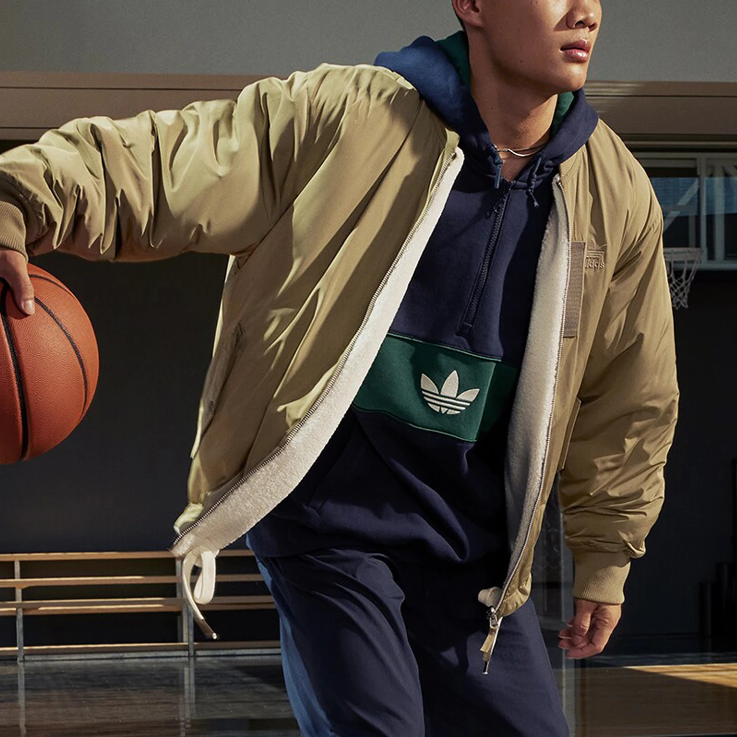 

Adidas оригинальная оригинальная модная двусторонняя спортивная куртка унисекс IN0990