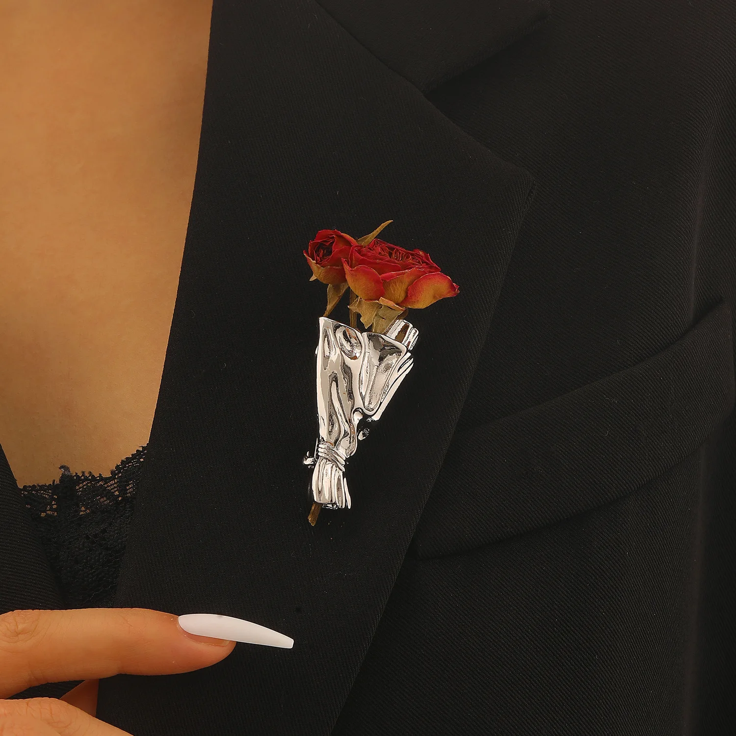 

Creative Floral Vase Brooch Pin Artistic Literary Fresh Design Unique Lapel Pin for Suit Jacket Wedding Brooch