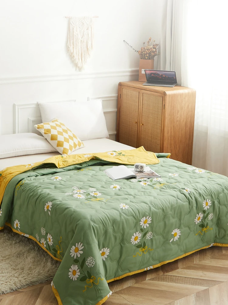 Water washed cotton air conditioner duvet, Daisy printed soft duvet, mechanical cleaning in summer