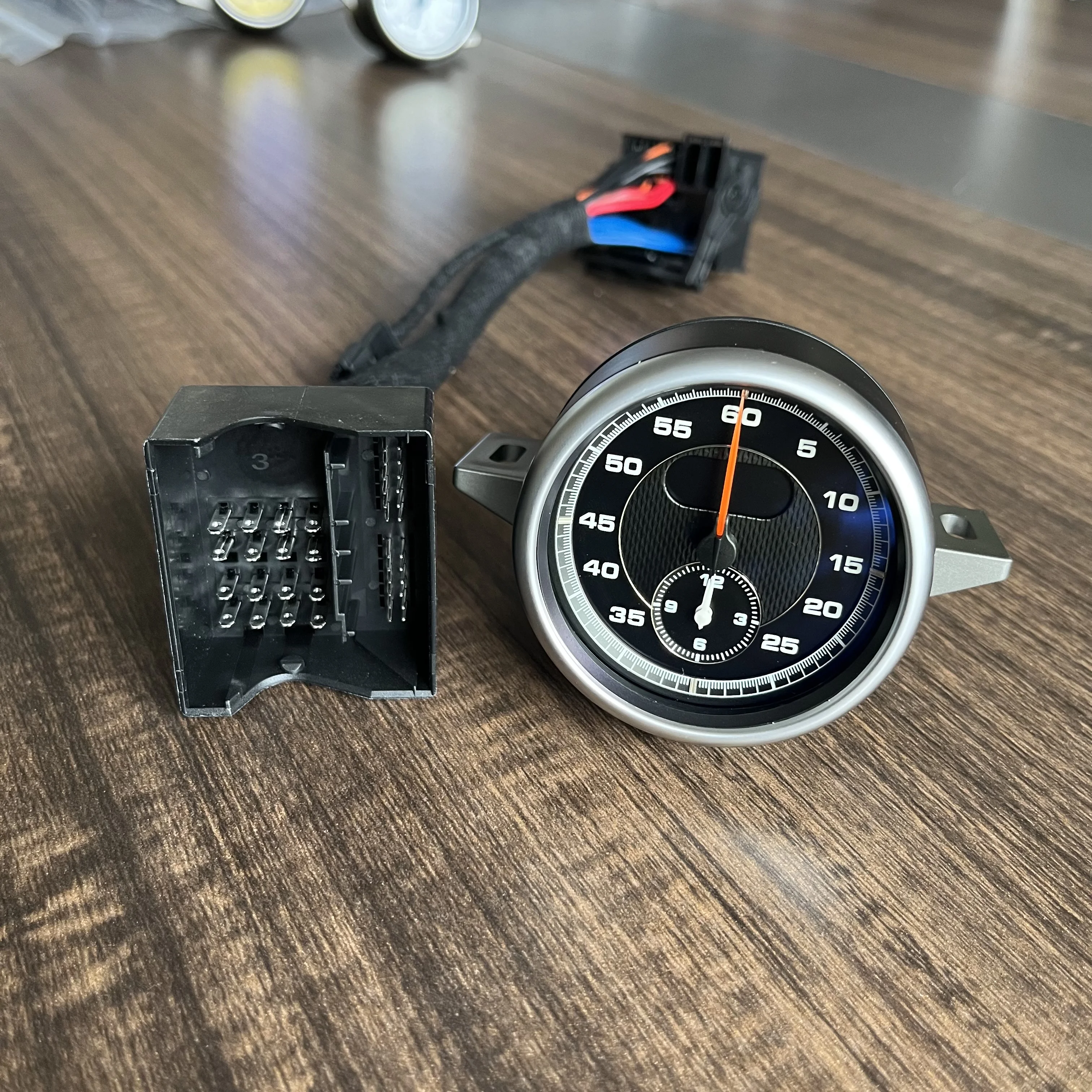 

For Porsche Cayenne stopwatch 2011-2017 watch clock compass cover upgrade clock stopwatch interior modification car accessories