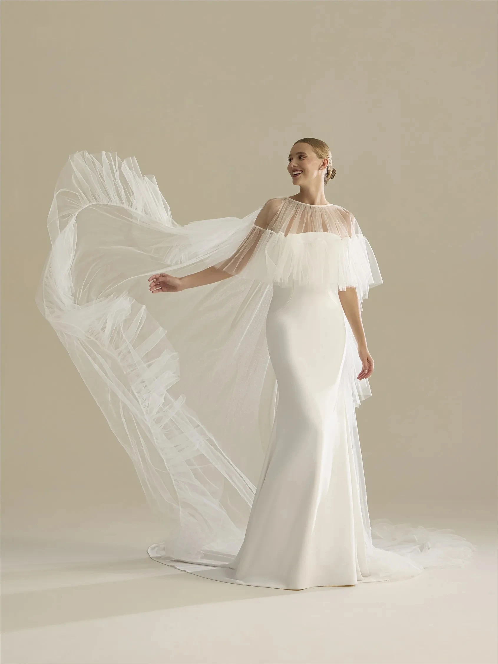 Customized Wedding Cloak Tulle Ruffles Formal Party Shrug Bride Shrug Bridal Coat Women Capes Special Occasion Jacket