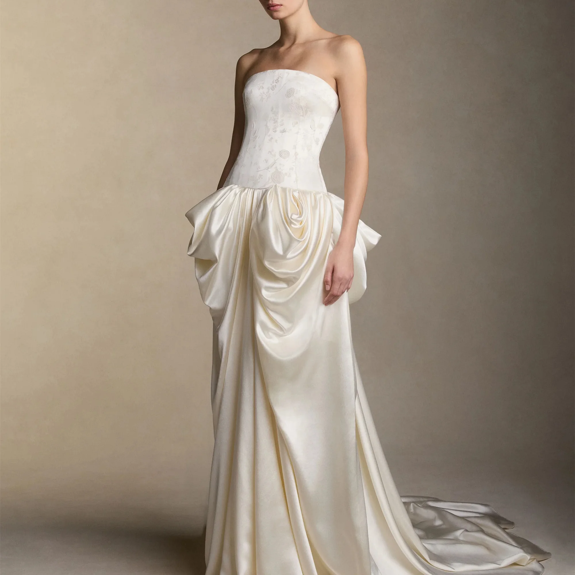 Strapless Satin Wedding Dress For Women Vintage Jacquard Bodice Pleated Ruffle Skirt Chapel Train Bridal Gowns For Formal Party