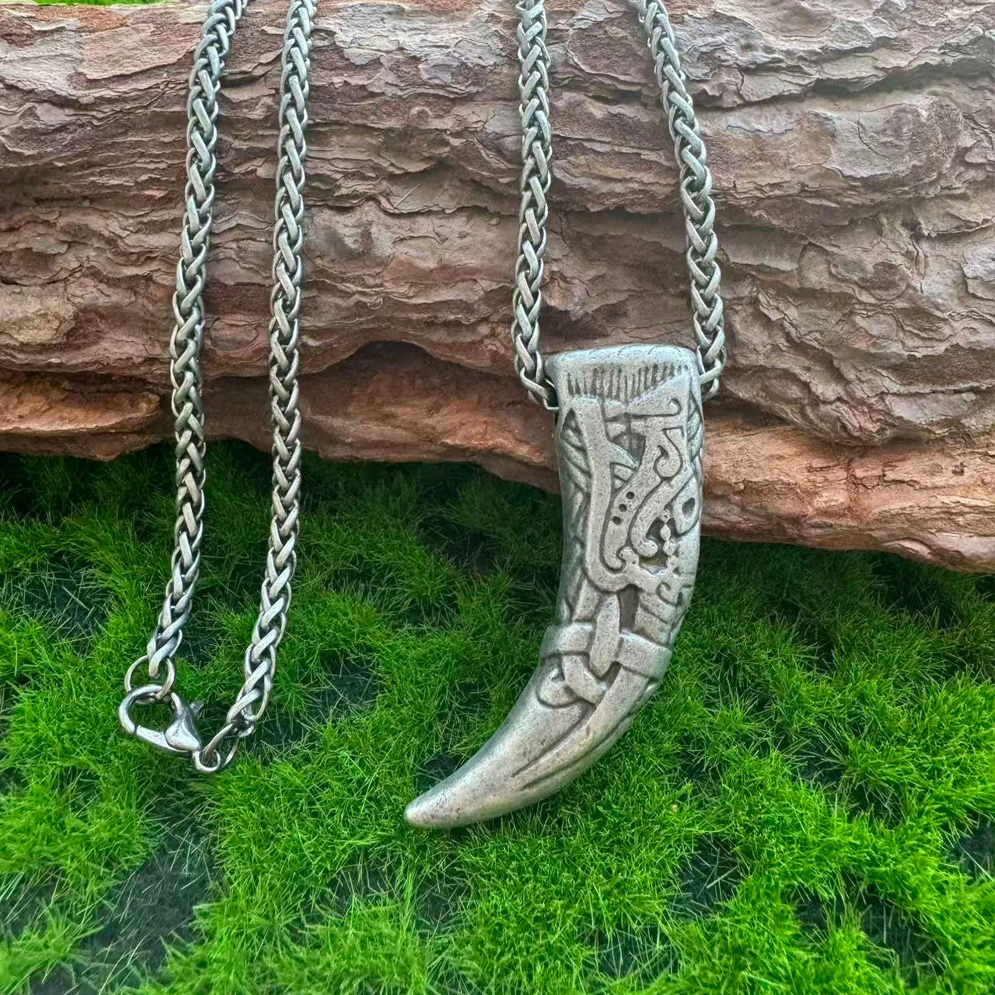 Viking Retro Fang Wolf Tooth Pendant Necklace, Fashionable and Trendy, Versatile Accessory, Party Accessory, Valentine's Day, Mother's Day, Father's Day, Birthday Gift