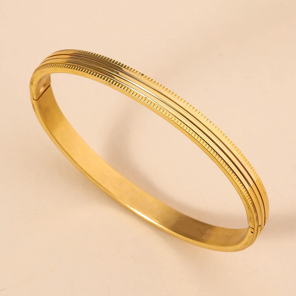 Minimalista Listrado Em Relevo Buckle Pulseira para As Mulheres, Aço Inoxidável, Não Fading, Exquisite Acessório Mão, Novo