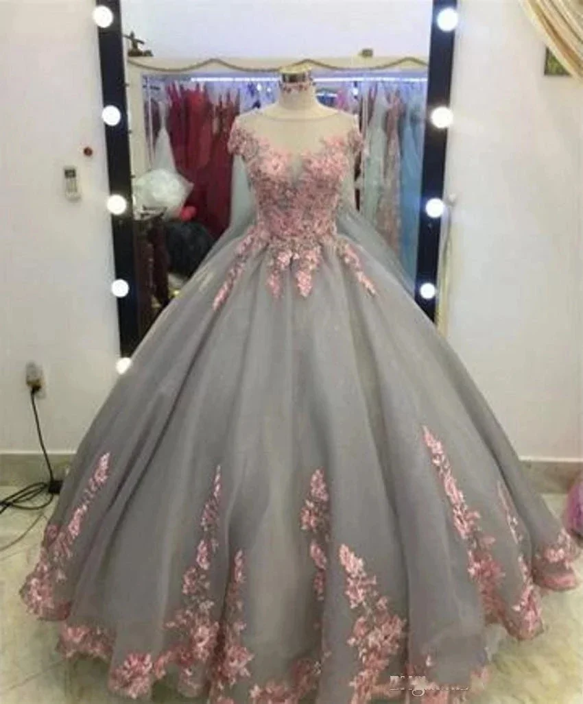 Quinceanera Dresses Pink Floral Lace Appliques Gray Tulle Ball Gowns Prom Dresses Special Occasion Tiered Skirts