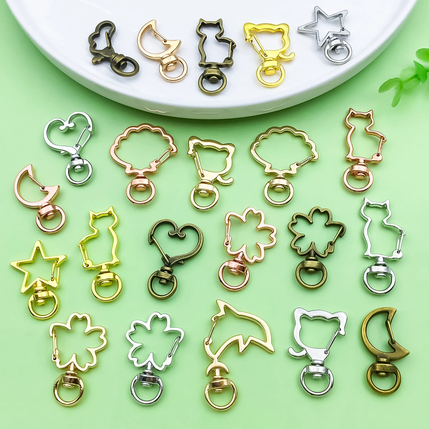 10pcs Alloy Key Chain Clip Mix Styles Alien Spring Buckle Hook For DIY Outdoor Camping Charms Handbag Key Ring Accessories