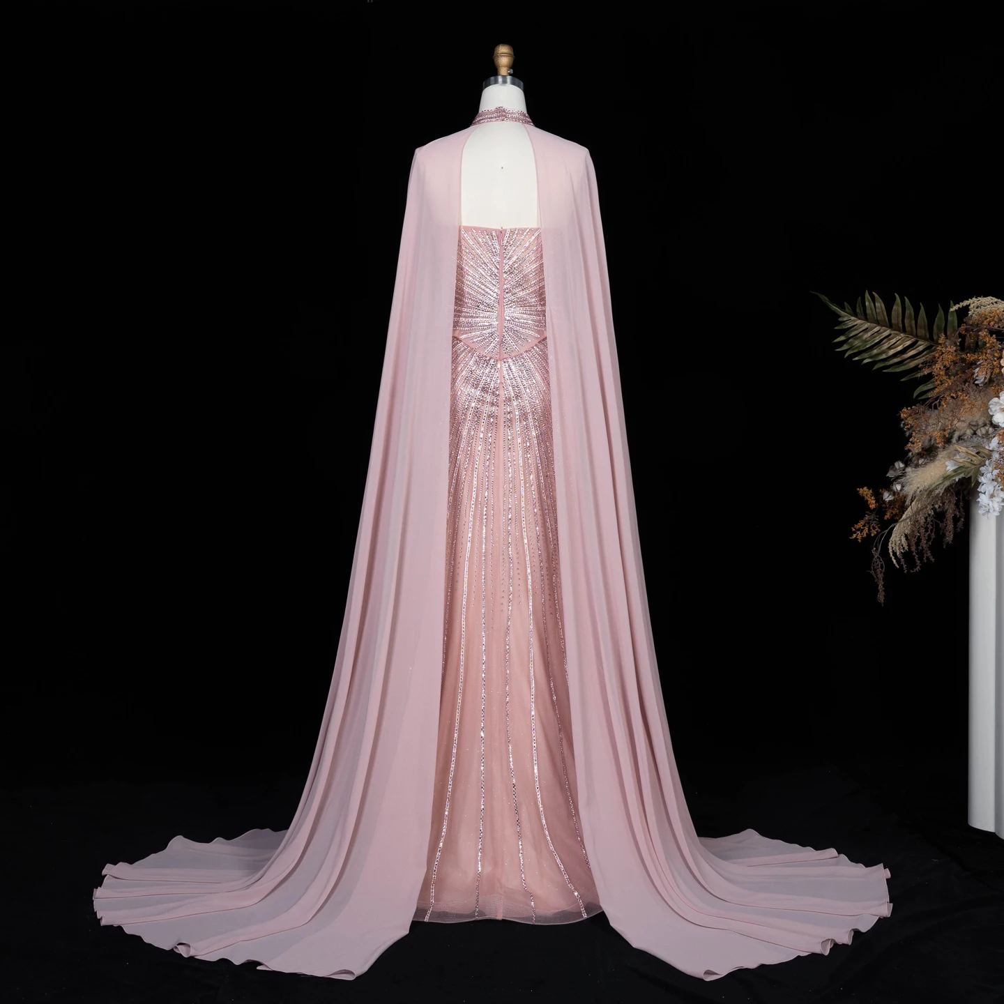 Sharon Said Luxuriöses lila Abendkleid, trägerlos, mit Kristallperlen, langer Chiffonumhang, Meerjungfrauen-Schnitt, formelles Abendkleid für besondere Anlässe, SS112 Custo – Detail 27
