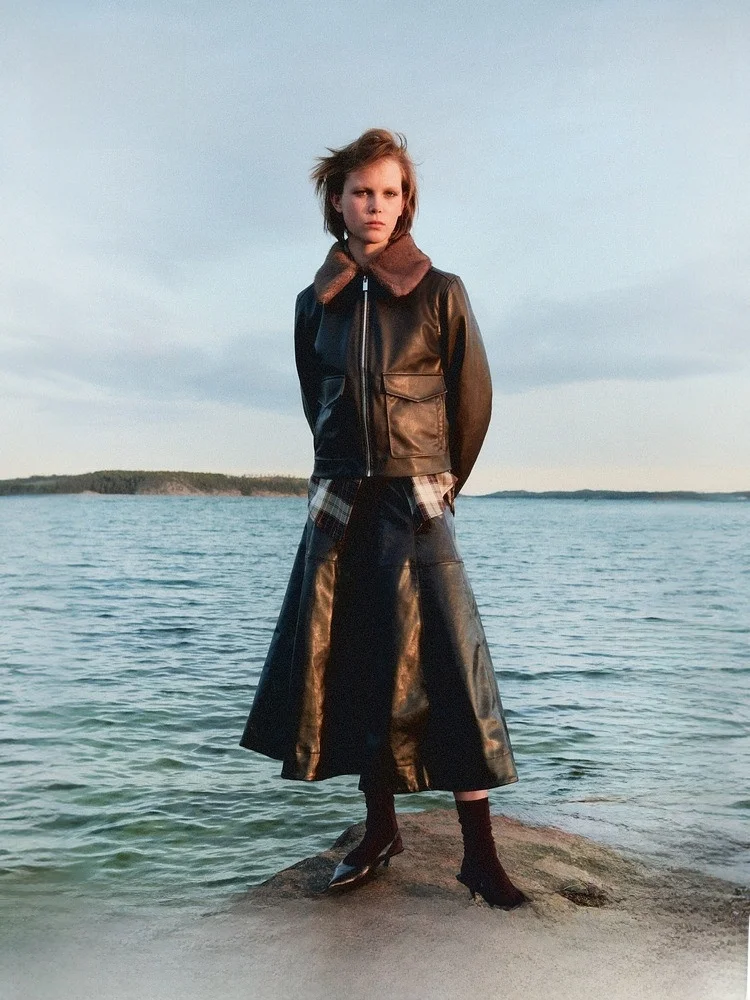 

Женская кожаная куртка H&M, короткая, для активного отдыха, с воротником из искусственного меха, с покрытием, летняя, качественная, в винтажном стиле, на молнии, с длинными рукавами