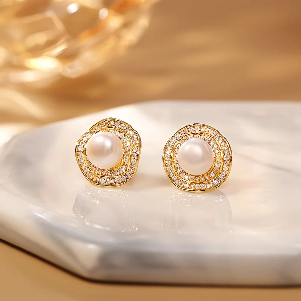 

Fashionable and high-end freshwater pearl earrings, micro-encrusted zircon silver needle earrings, niche luxury earrings