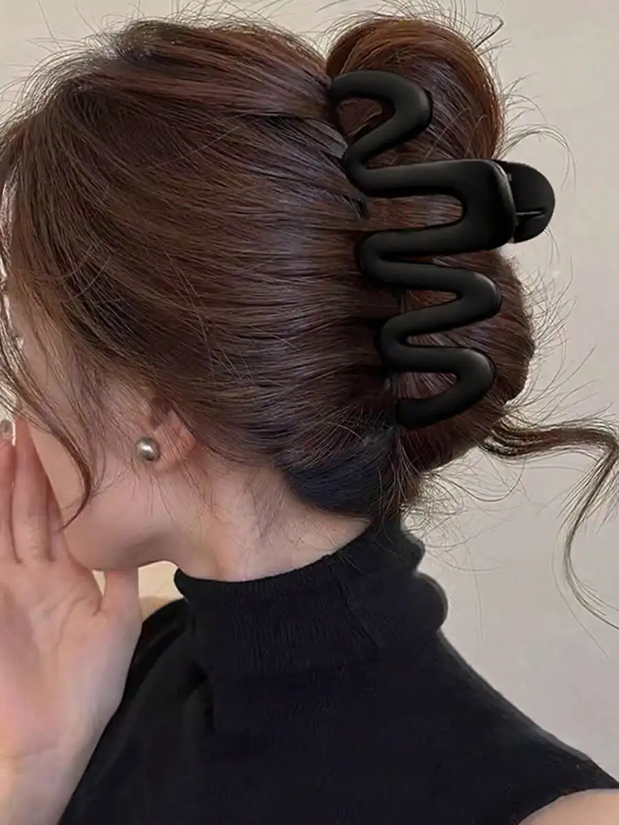 

4pcs Womens 4.25in Wave Lightning Shaped Black Plastic Hair Claws Fashion Minimalist Hair Accessories