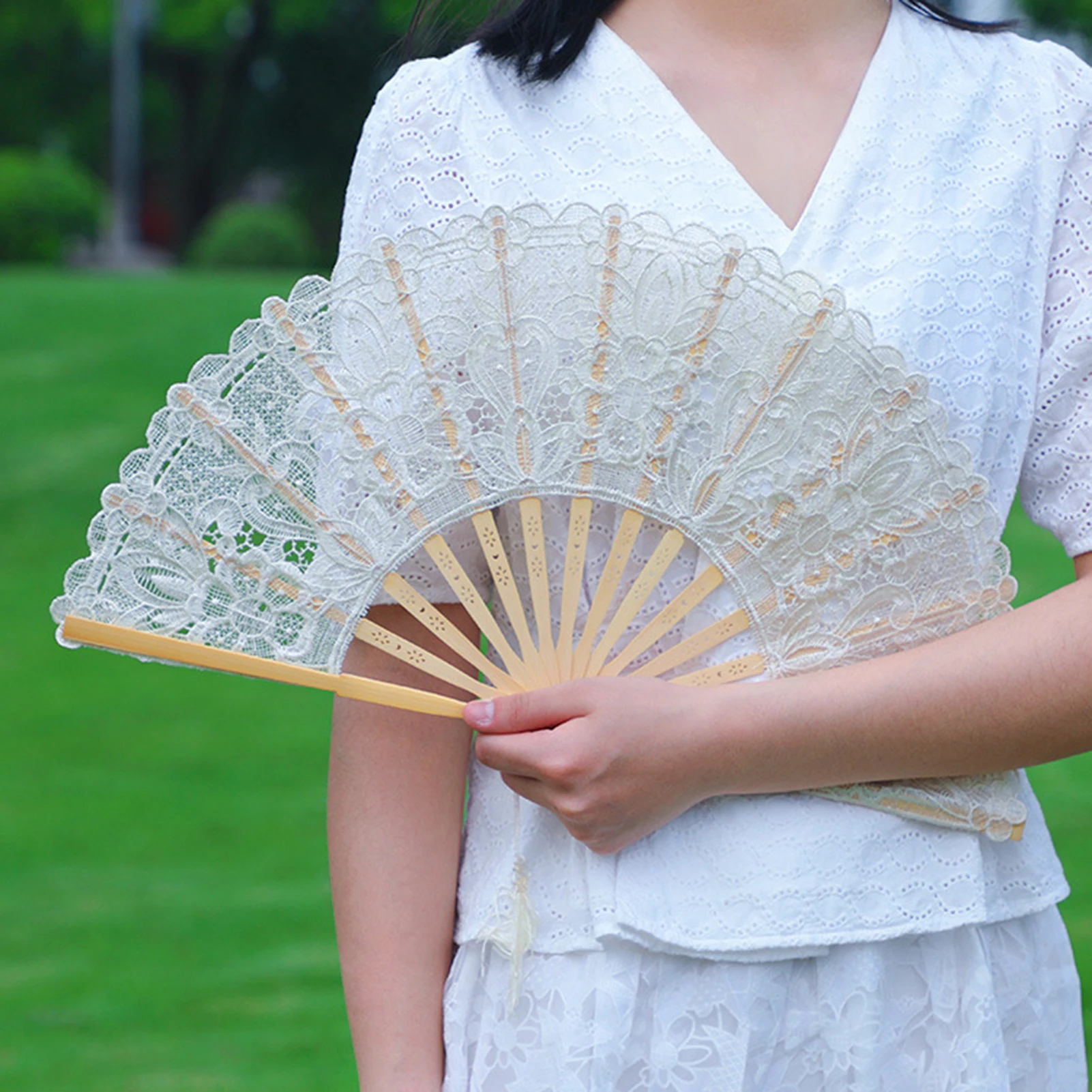 1Pc 23/27 cm Portable Folding Fan Vintage Wood Lace Fan with Tassel Hollow Ribs Dance Performance Party Photo Props for Wedding