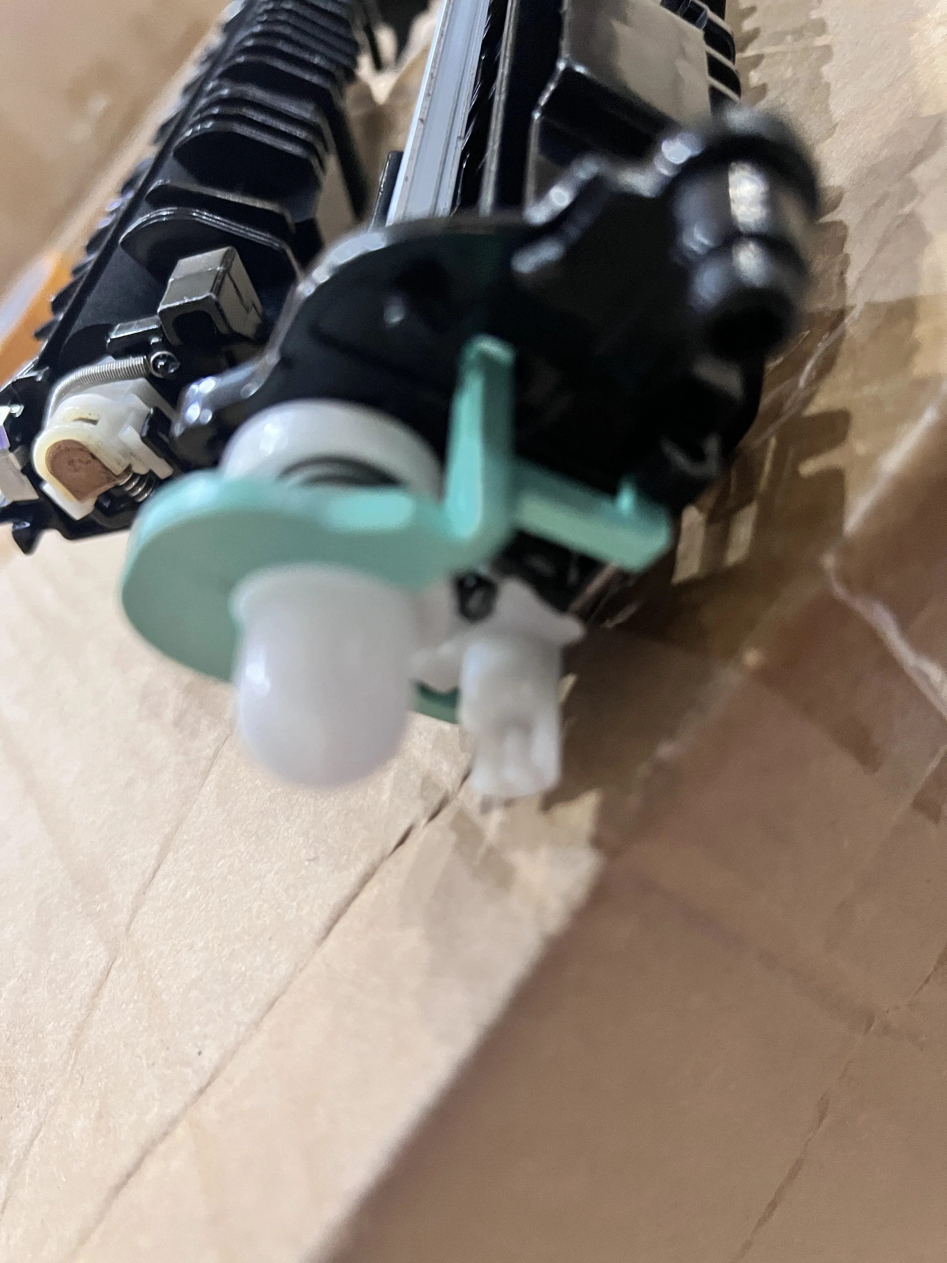 

JC93-00708A Ролик переноса в сборе для HP 150a 150nw 178nw для Samsung CLP-360 CLP-365 CLP-366 CLX-3305 C410W C430W C460FW C480F