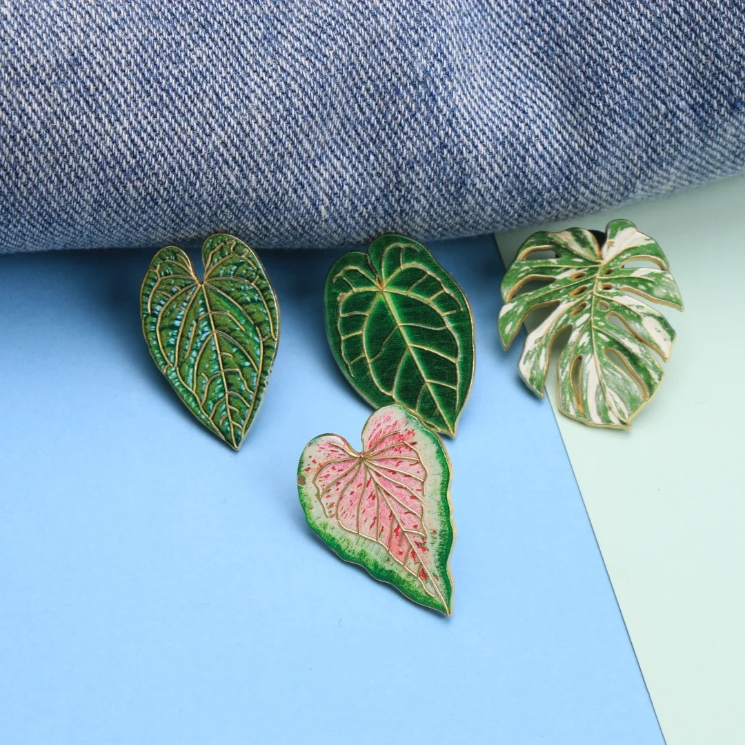 Tropische Pflanzenblatt-Emaille-Anstecknadeln, Monstera- & Anthurium-Broschen für Rucksack, Kleidung, DIY-Deko-Accessoires – Großhandel – Detail 5