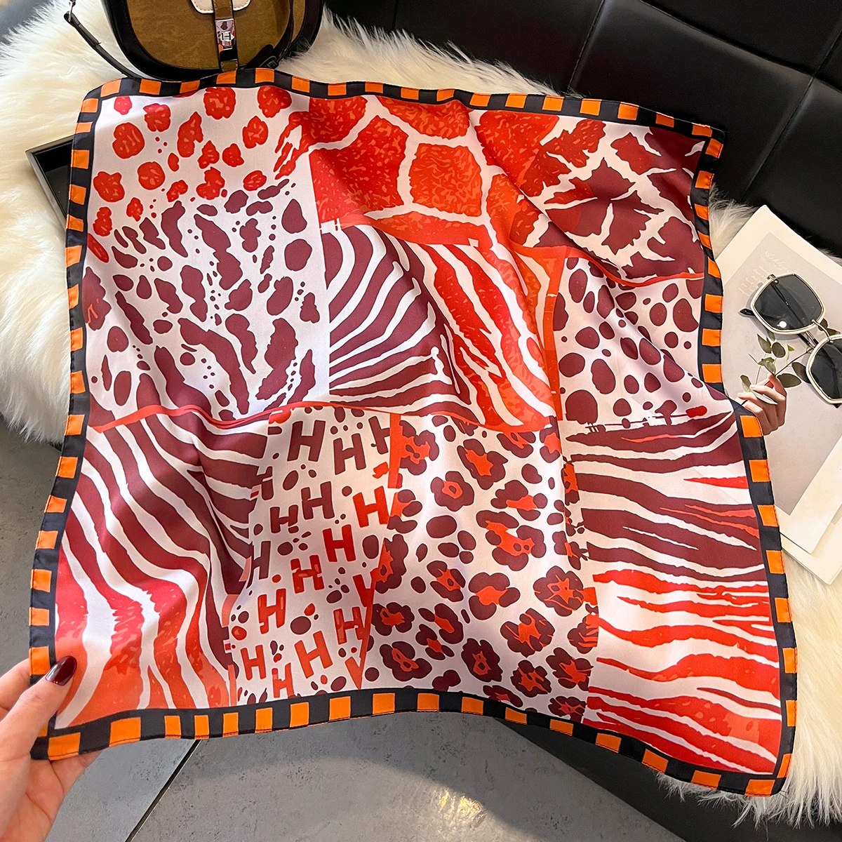 

2026 New Arrival Silk Scarf for Women Luxury Leopard Bandana Hijab Lady Foulard Shawls Handkerchief Print Headscarf Bufanda