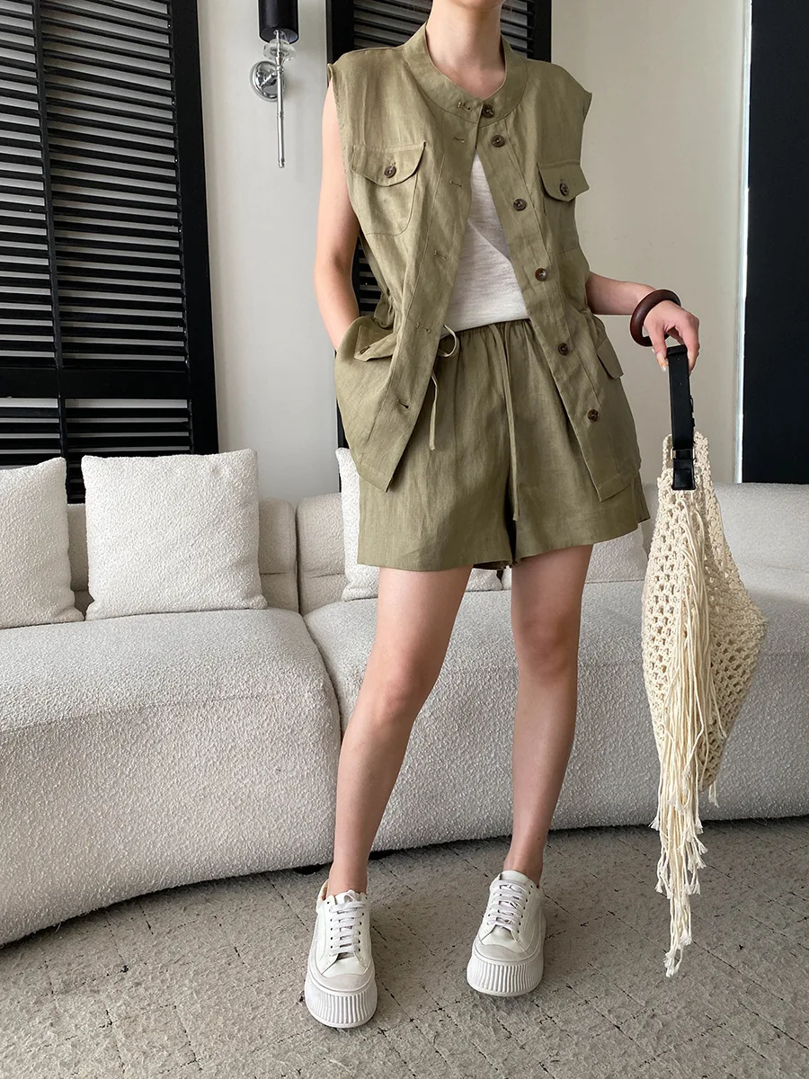 Sommerliches Damen-Set: Lässige, einfarbige Weste mit Stehkragen und Shorts mit Kordelzug – Detail 20
