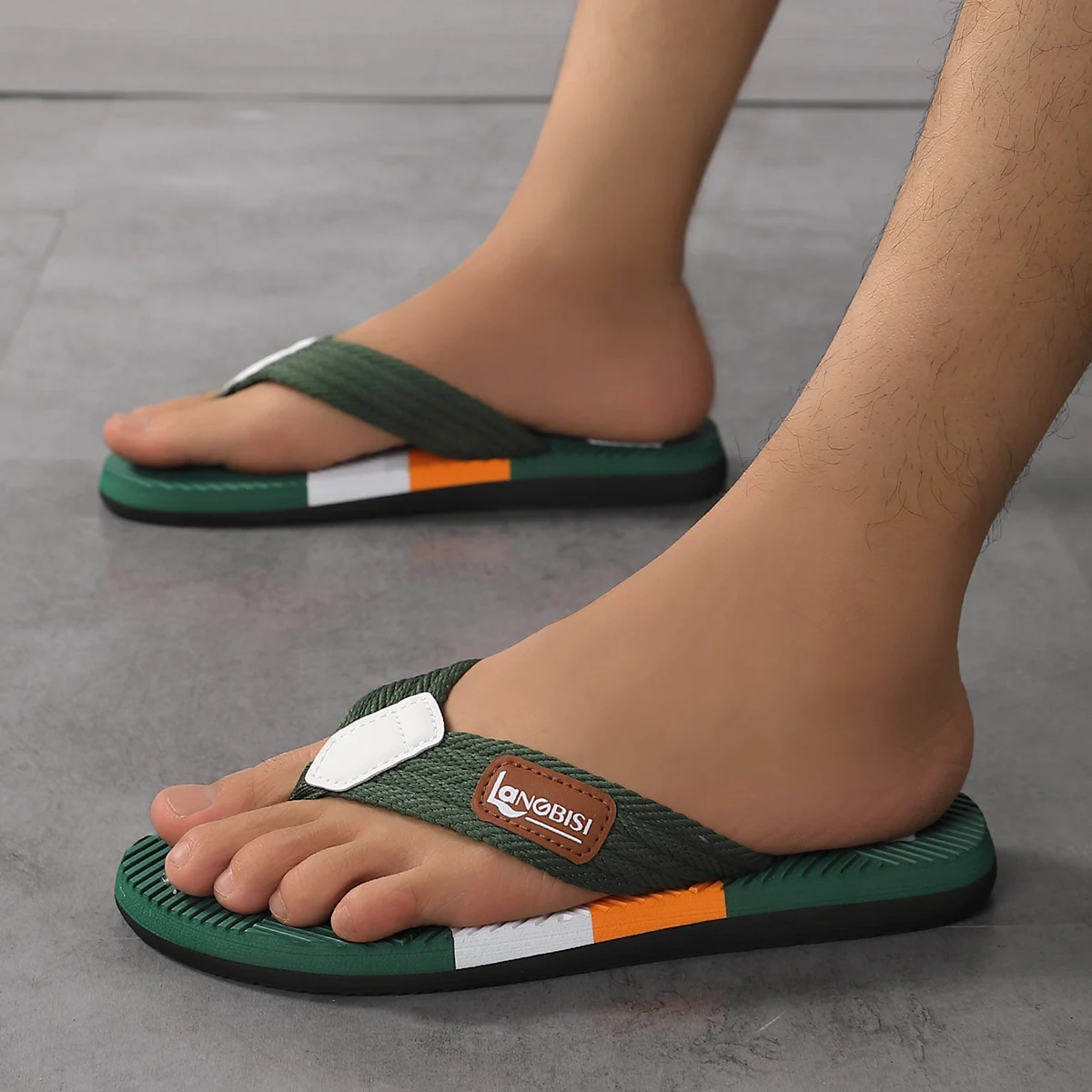 Herren-Flip-Flops, Herren-Sommerschuhe für den Außenbereich und den Strand, Herrenschuhe mit weichen Sohlen und weichen Oberflächen, Rutschfeste Technologie, Trendige Hausschuhe, Neue Leichte Arbeitssandalen, Farbblock-Design – Detail 3
