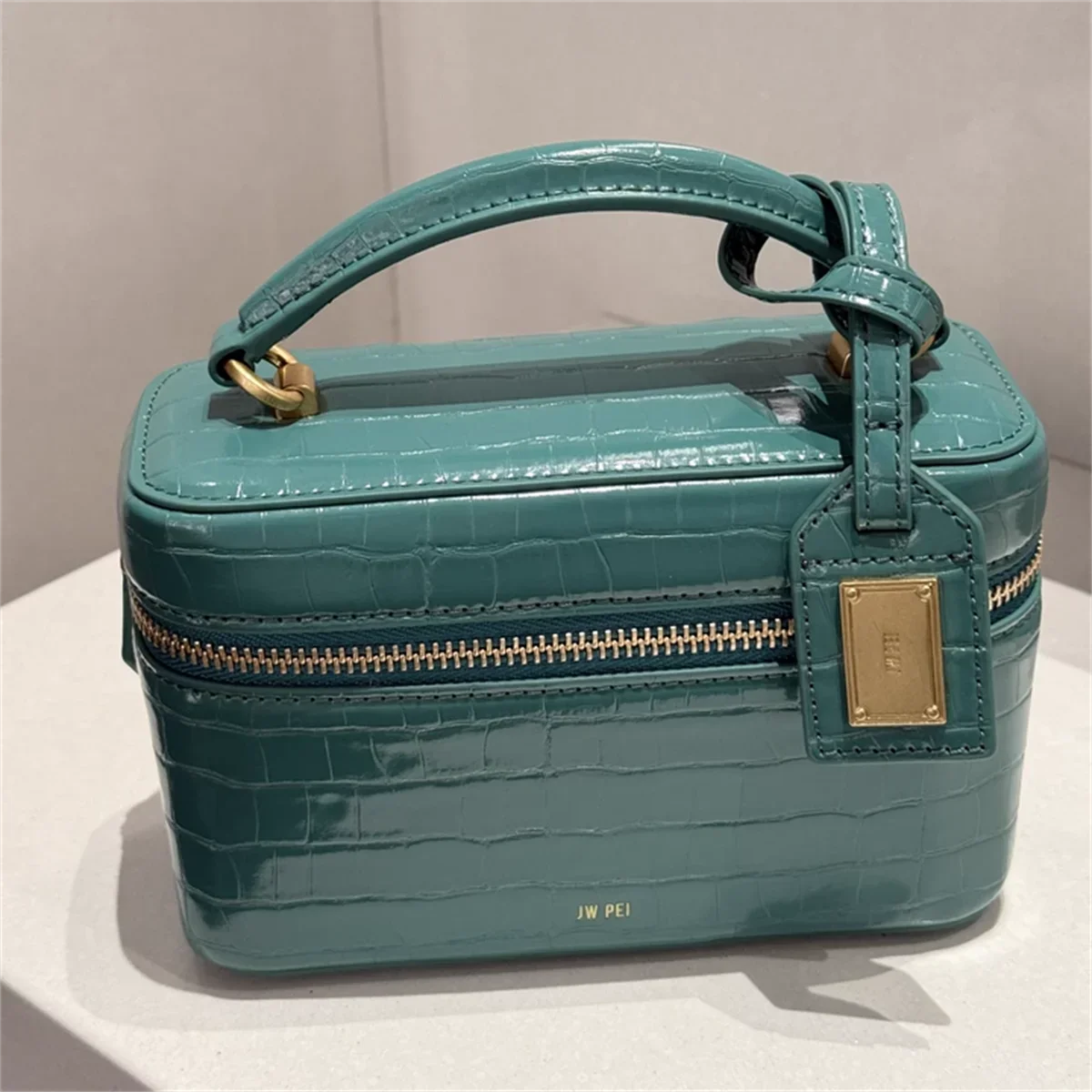 Luxuriöse französische Vintage-Umhängetasche mit Krokodilprägung: Kleine quadratische Damen-Schultertasche - Exquisite Box-Handtasche für den täglichen Gebrauch – Detail 2