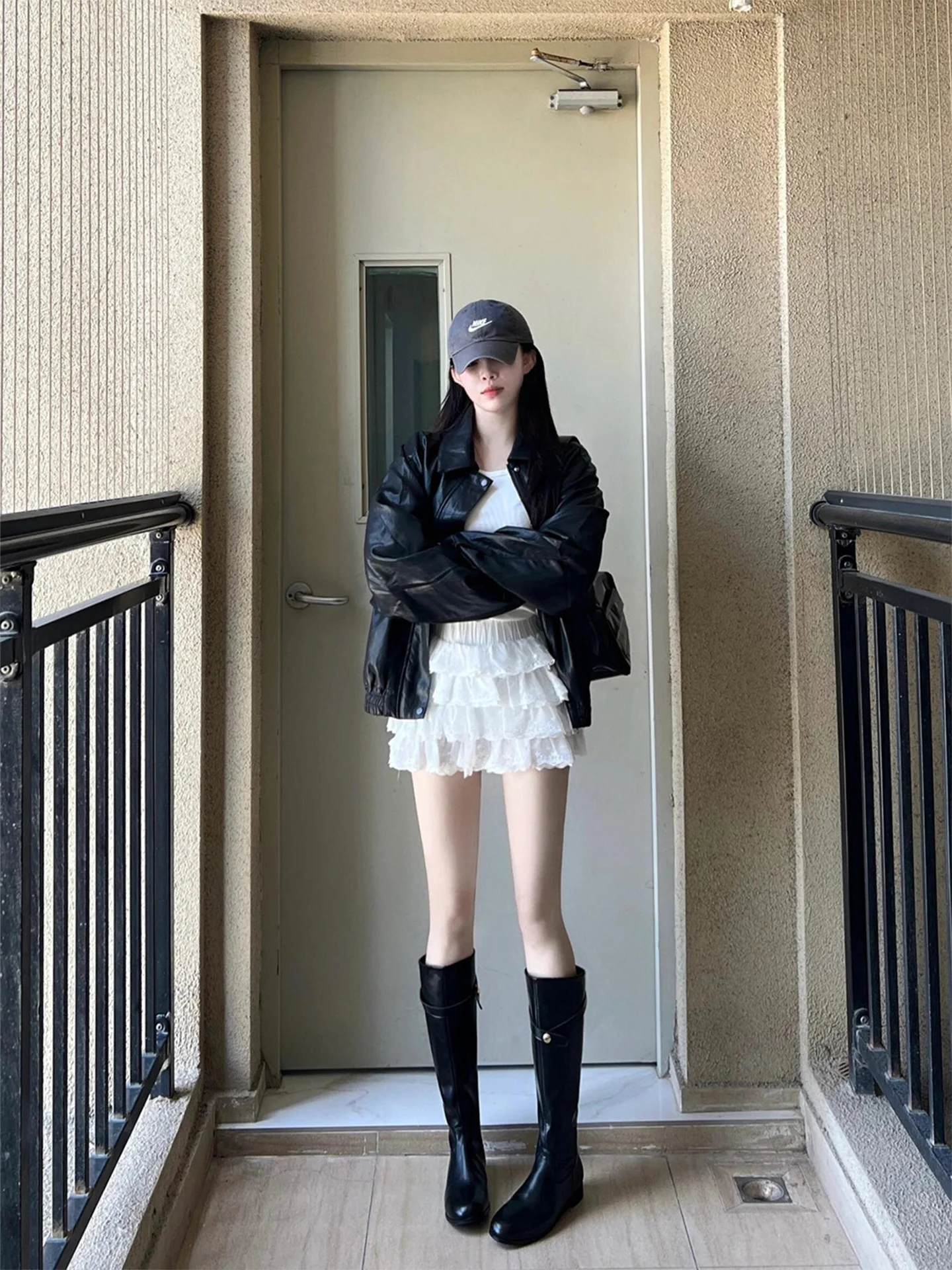 Schwarze PU-Lederjacke für Damen, Locker Geschnittene Retro Hong Kong Style Frühling Herbst Neuerscheinung Motorradjacke Top Damenmode