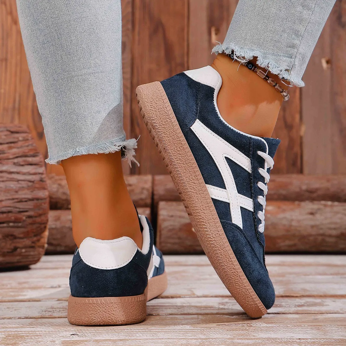2026 Herbst Damenmode Wildleder-Sneaker mit Doppelschnalle und Metall-Details Leichte Atmungsaktive Bequeme Freizeitschuhe – Detail 5